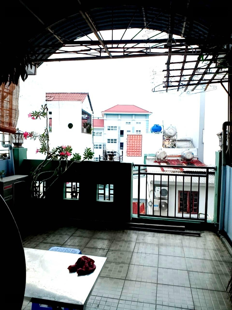 Bán Nhà Giá Rẻ Trong Khu Vực, Trung Tâm Q.pn, Khu Vip Chợ Bà Chiểu - 4 Tầng, 5 Phòng Ngủ Chỉ 5,5 Tỷ