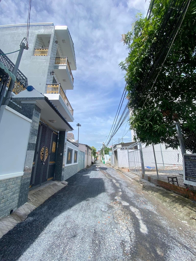 Chủ Gởi Bán Đất Rộng 90M2 Ngaytrung Tâm Thương Mạiaeol Mall Chỉ 300M Đối Diện Chợ Hiệp Hoà. Giá Chỉ 3.95 Tỷ