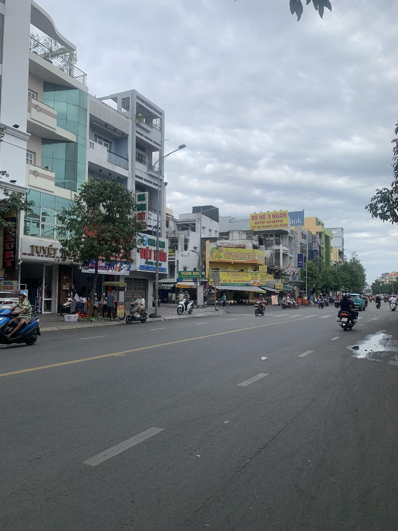 Bán Gấp Nhàmặt Tiềnhậu Giang Dt: 10X30, Cn 260M2, Kc 6 Tầng Tm, Hdt 230 Triệu/Th Giá Trước Tết 49Tỷ