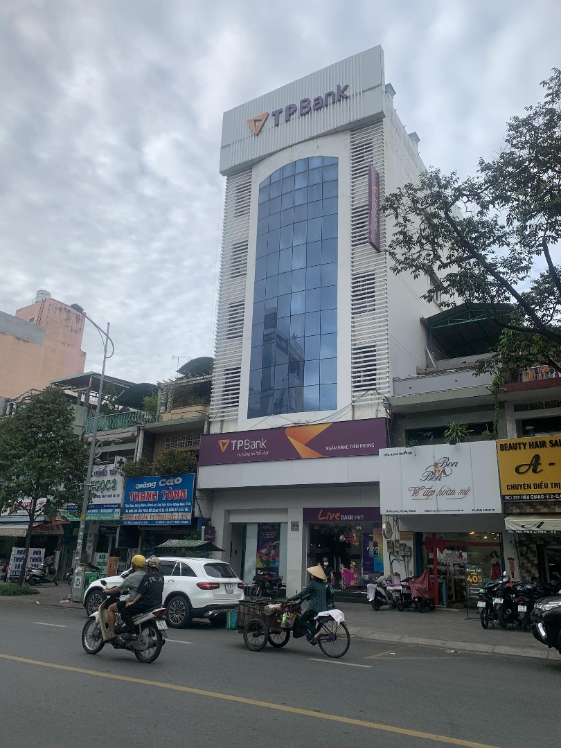 Bán Gấp Nhàmặt Tiềnhậu Giang Dt: 10X30, Cn 260M2, Kc 6 Tầng Tm, Hdt 230 Triệu/Th Giá Trước Tết 49Tỷ