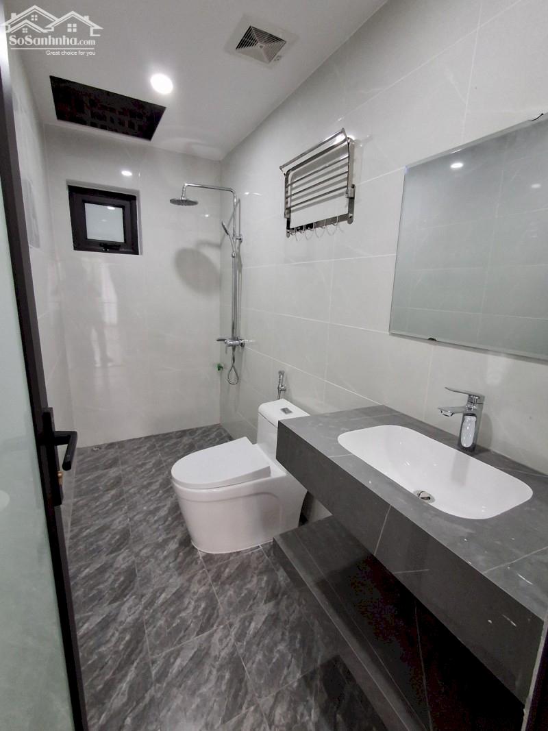 Bán nhà Bát Khối,Cổ Linh 5 tầng,32m,mt3.7m oto đỗ cổng nhỉnh 5 tỷ