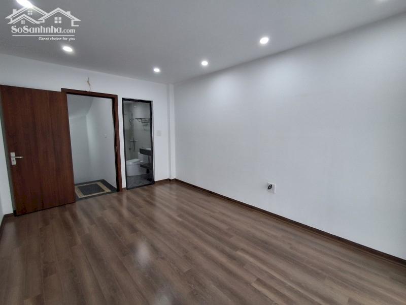 Bán nhà Bát Khối,Cổ Linh 5 tầng,32m,mt3.7m oto đỗ cổng nhỉnh 5 tỷ
