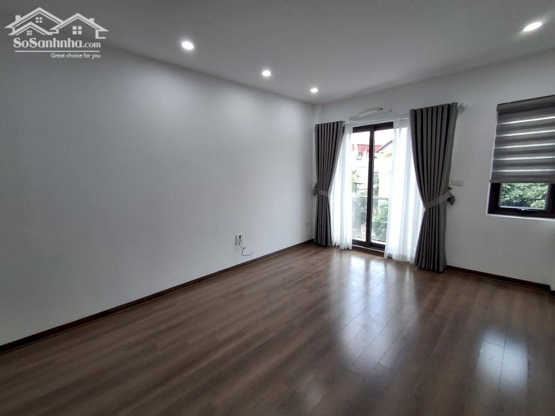 Bán nhà Bát Khối,Cổ Linh 5 tầng,32m,mt3.7m oto đỗ cổng nhỉnh 5 tỷ