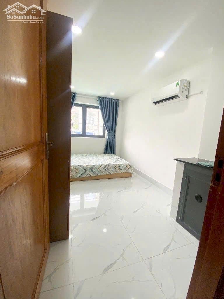 Bán CHDV mặt tiền ngay trường Nguyễn Thượng Hiền 6L DT sàn 215m2 ngang 5m TN 45tr 15.5 tỷ