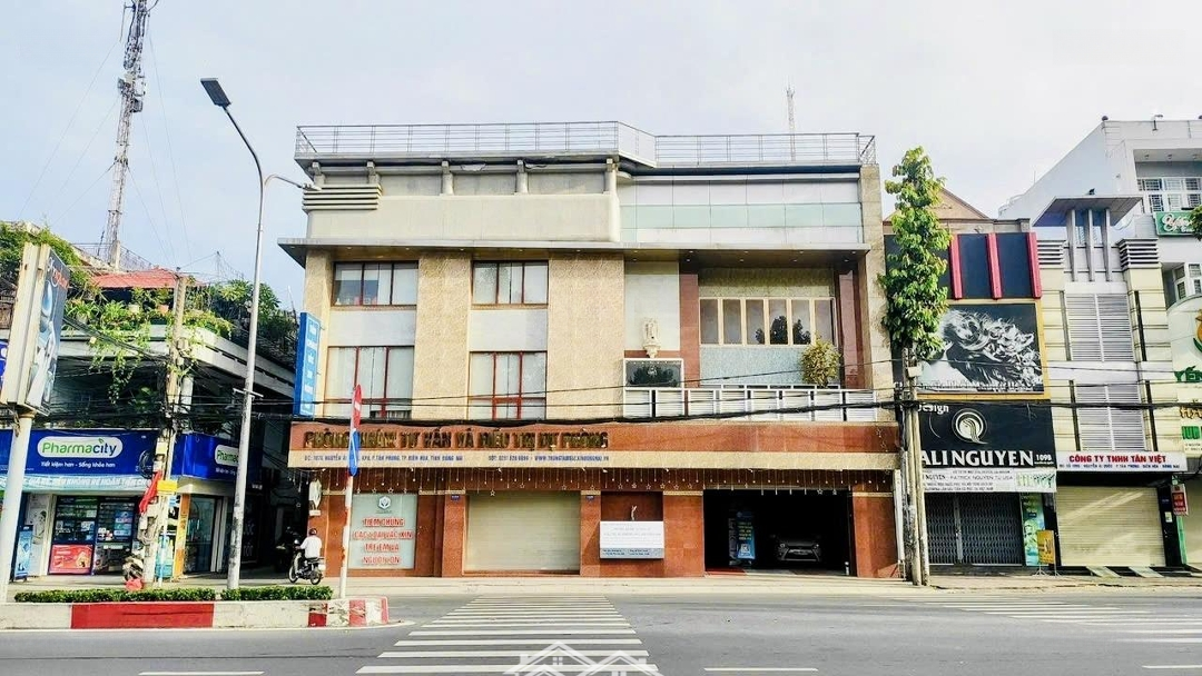 Bán Tòa Nhà 580M2 Góc 2 Mặt Tiền 1T2L Mặt Tiền Đường Nguyễn Ái Quốc Ngay Vòng Xoay Tân Phong