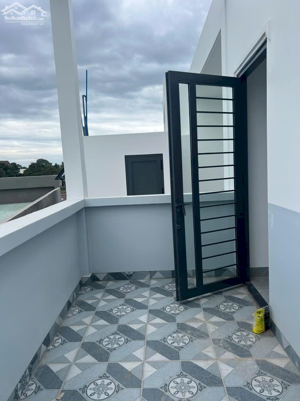 Nhà mặt tiền đường thông 2 lầu 1 trệt mới xây 3.6 tỷ/75 m2, sân ô tô