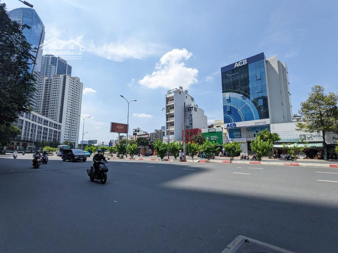 Mặt Tiền Phan Đăng Lưu, Quận Bình Thạnh -Diện Tích10X30M, Cn 300M2 - 4 Tầng - Hđt 250 Triệu - Giá Bán 70 Tỷ
