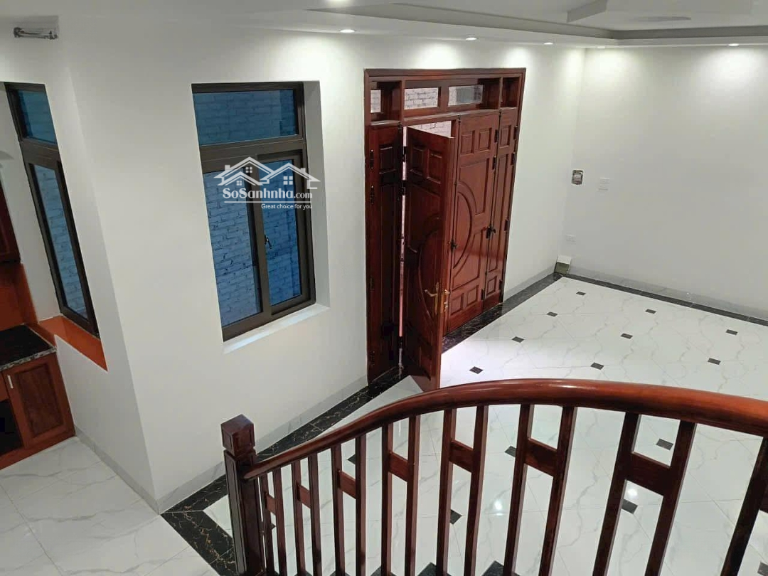 + Hiếm_Bán Nhà Cự Khối -Long Biên + Diện Tích : 46M2 -Mặt Tiềnrộng Thênh Thang Sân Để Xe Riêng
