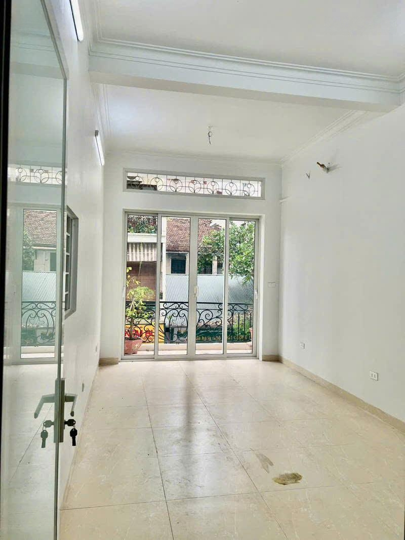 Bán Nhà Mặt Phố Nguyễn Trường Tộ 26M 4 Tầng, Mặt Tiền 3.2.Kinh Doanh Sầm Uất,Thu 30 Triệu/Tháng