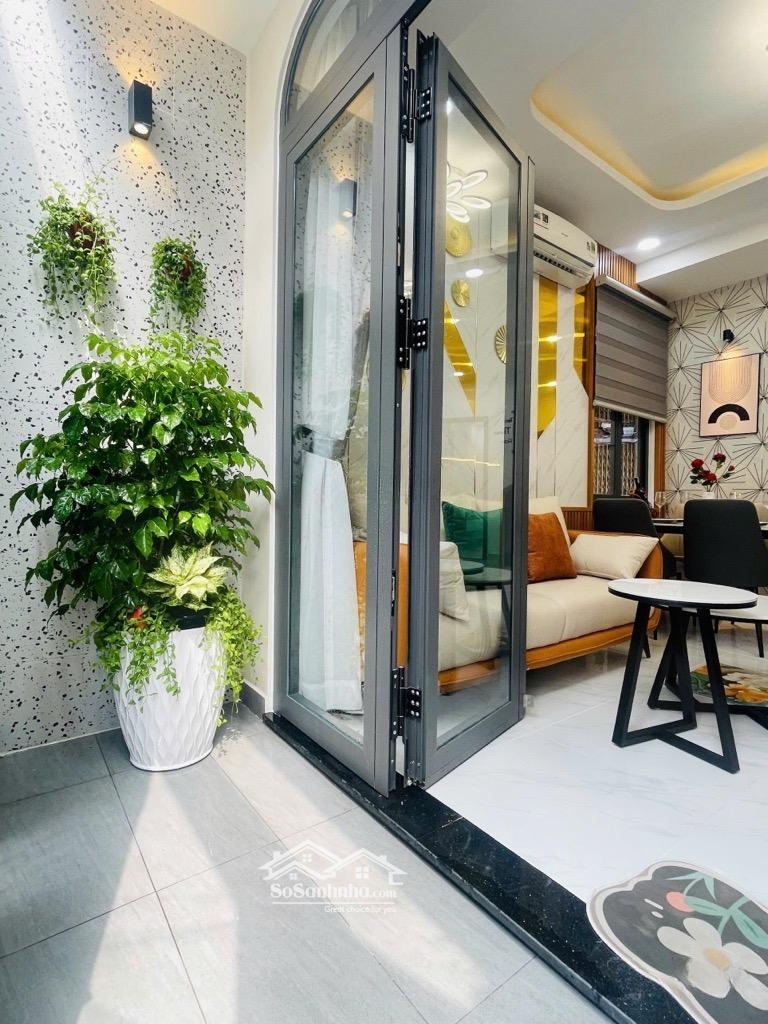 Nhà Mới Dọn Vào Ở Ngay Lê Quang Định, Giá: 5 Tỷ 980,Hẽm Xe Hơivào Tận Nhà