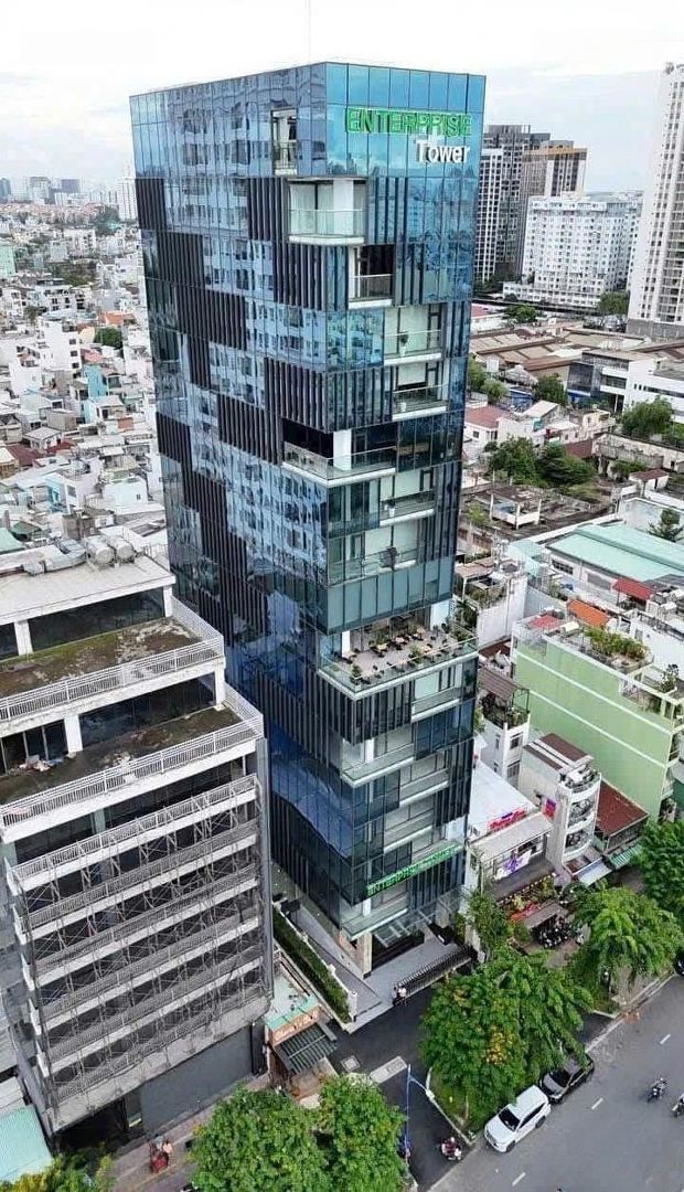 Mặt Tiền Võ Văn Kiệt, Quận 1 -Diện Tích10X30M, Cn 300M2 - Hầm 10 Tầng - Hđt 400 Triệu - Giá Bán 59 Tỷ