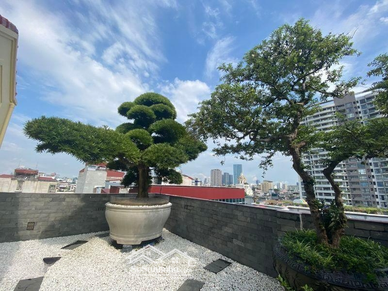 Mặt Phố Hoàng Quốc Việt Toà Building Đẳng Cấp, 9 Tầng Thang Máy, 2 Thoáng, Dòng Tiền Tốt.
