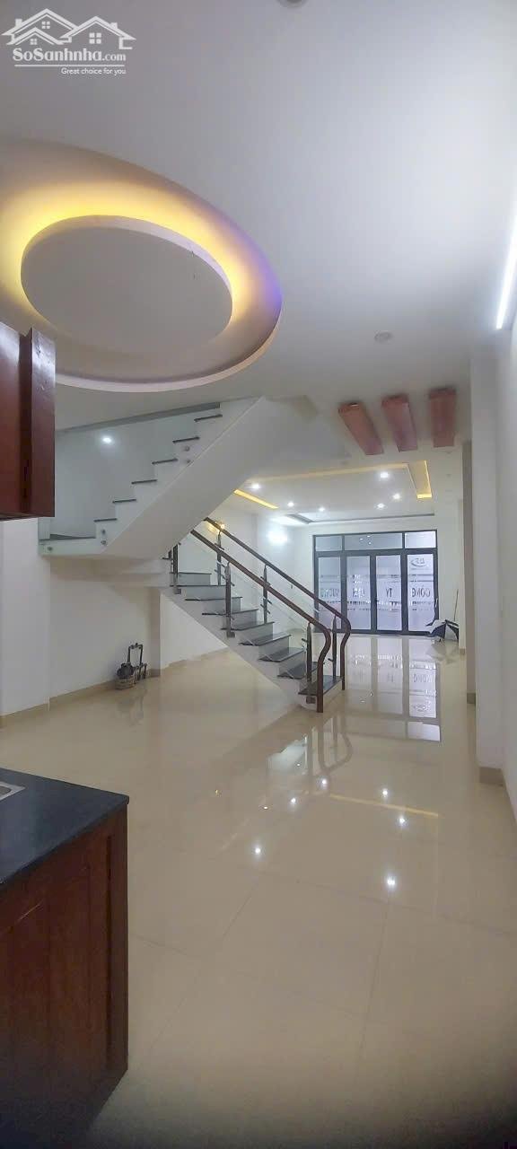 "Cho thuê nhà mặt tiền 3 tầng tại đường Văn Tiến Dũng, Hòa Xuân, Cẩm Lệ