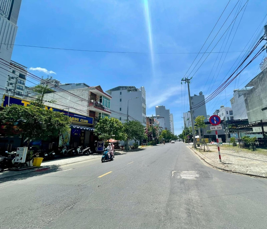 ( Gía Tốt Nhất Trên Thị Trường ) Bán Nhàmặt Tiềnđường An Thượng - Khu Mỹ An , Cách Biển Đà Nẵng 200 M