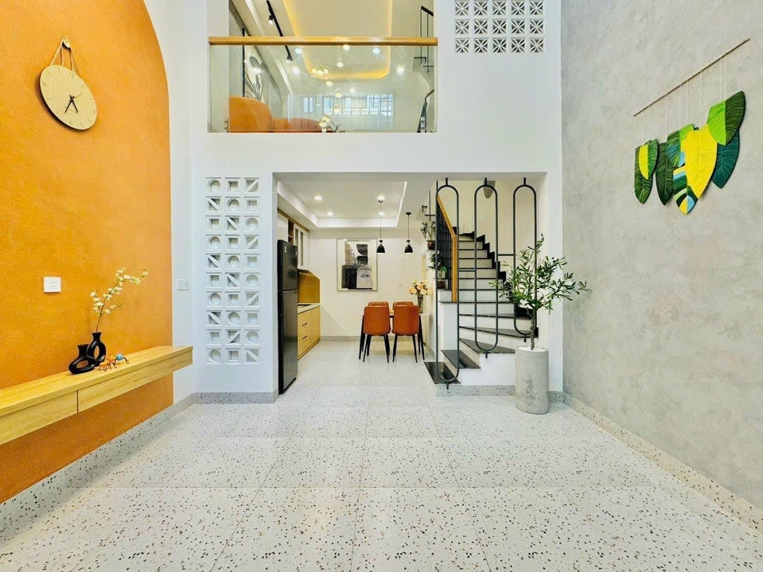 Nhà Đẹp Giá Rẻ! 42M2 Nguyễn Thiện Thuật, P1, Q3. Xây 1 Trệt 1 Lửng 2 Lầu. Gía 2 Tỷ450 Sổ Hồng Riêng
