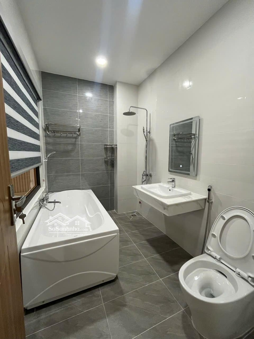 Bán Nhà Phố Mới Xây - 4 Phòng Ngủ, Bàn Giao Full Nội Thất Mới 100%, Mỹ Gia Gói 3. Đã Hoàn Công