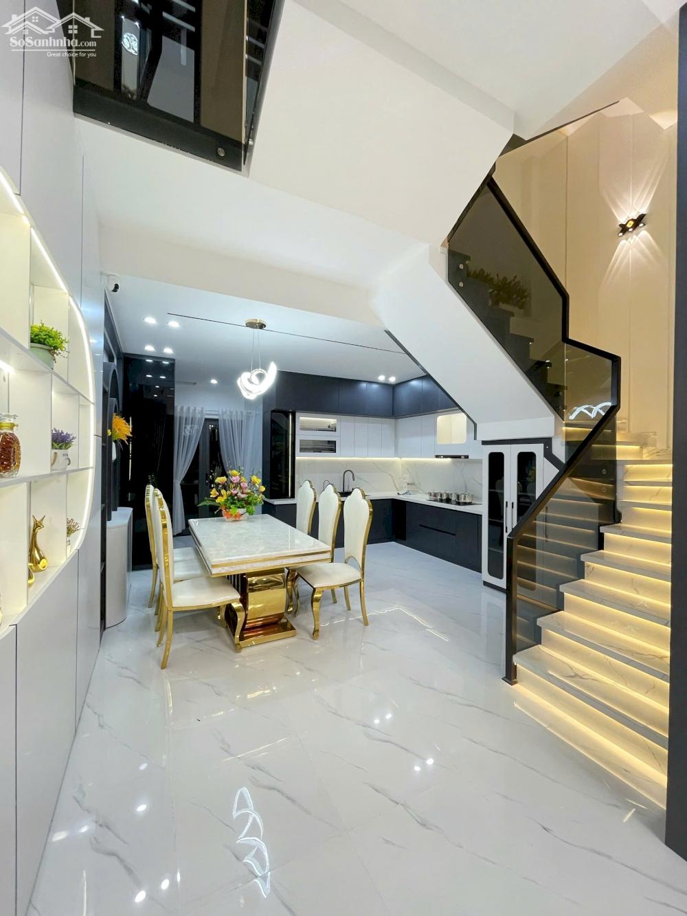 Bán nhà 3 tầng mặt tiền Lê Văn Thịnh, gần Biển, DT 75m2 full nội thất xịn sò