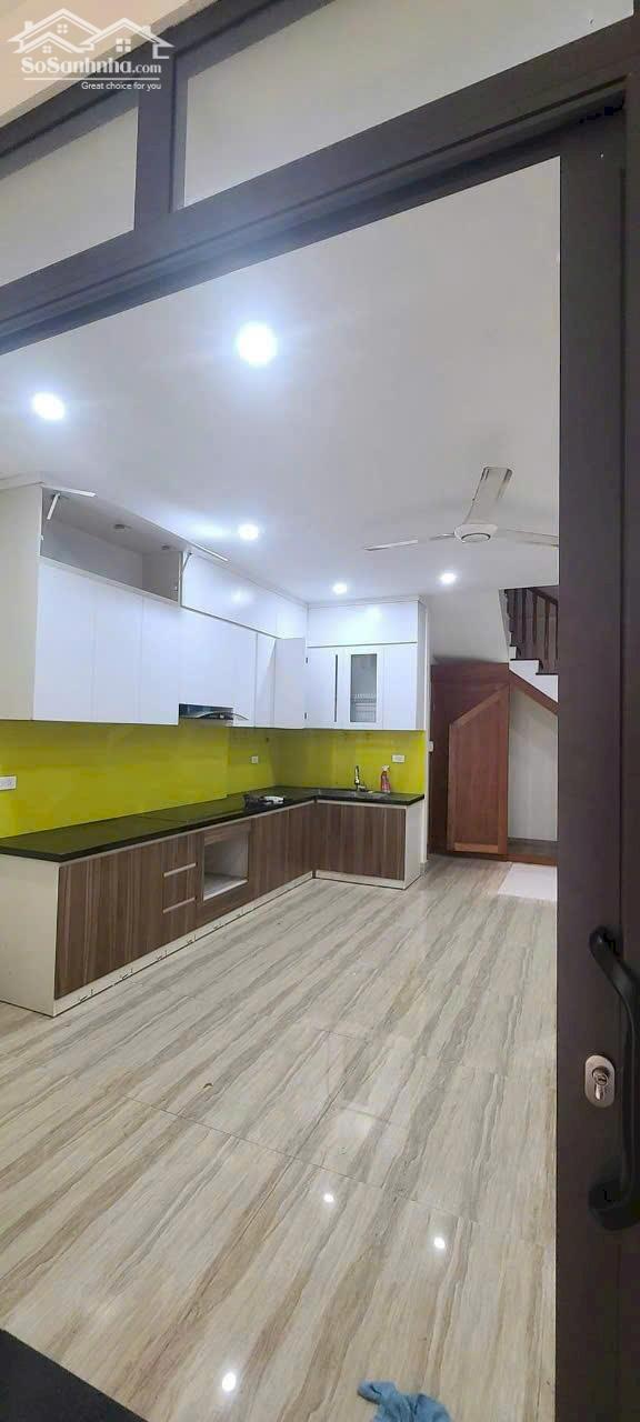 Bán nhà Nguyễn Ngọc Vũ 5 tầng 50m2 MT 5m 50m ra phố, nhà mới, có ô chờ thang máy, ở + cho thuê