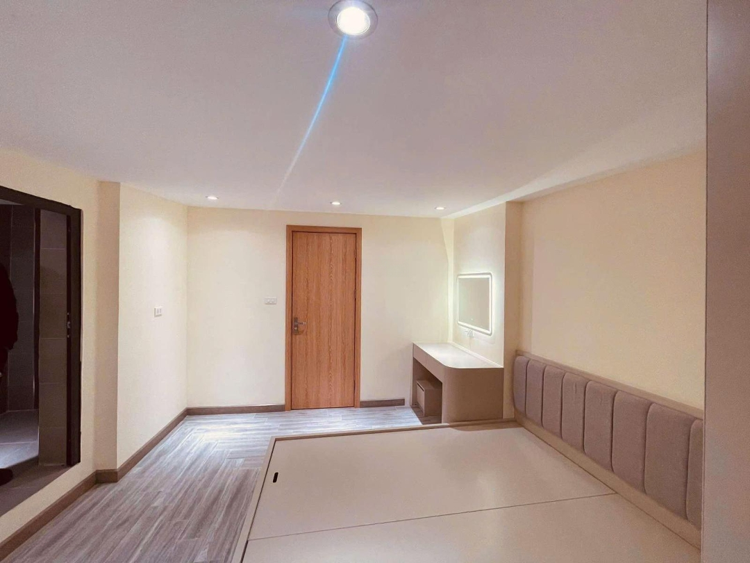 Ngon Bổ Rẻ! Tập Thể Kim Mã, Ba Đình, Tầng 2, View Phố, 100M2 3 Phòng Ngủ 3 Vệ Sinhchỉ 4,4 Tỷ