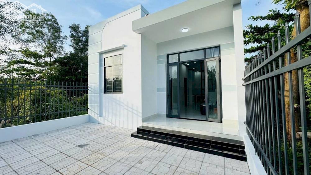 bán nhà mới 100m2, 2 phòng ngủ , tặng nội thất , phường 6 , tỉnh bến tre