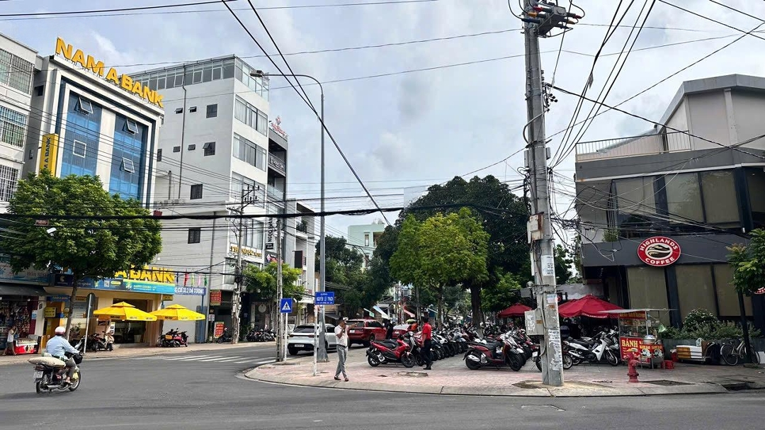 Cơ Hội Vàng: Sở Hữu Ngay Nhà 2 Mặt Tiền Đường Dã Tượng, Nha Trang Cạnh Highland , Phố Ngân Hàng .