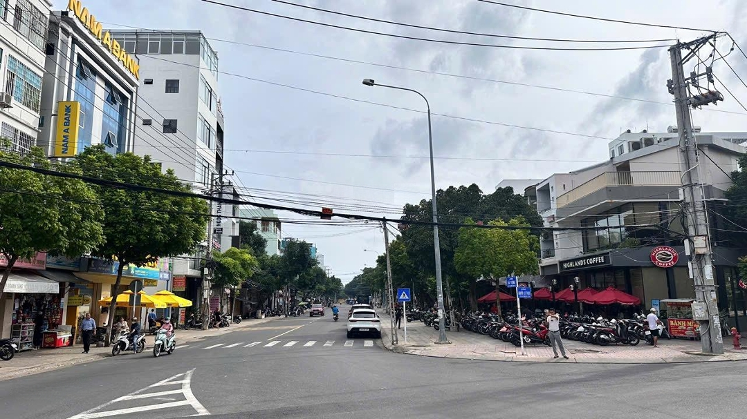 Cơ Hội Vàng: Sở Hữu Ngay Nhà 2 Mặt Tiền Đường Dã Tượng, Nha Trang Cạnh Highland , Phố Ngân Hàng .