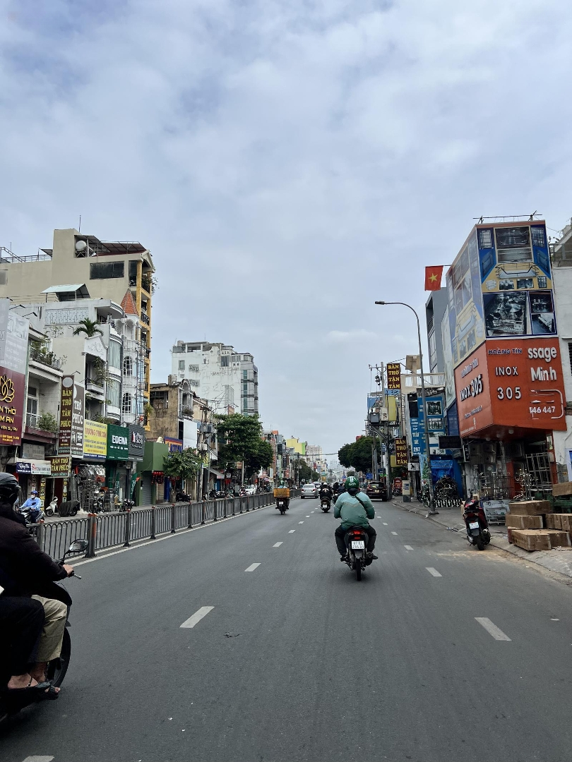Bán Nhà Mặt Tiền Bạch Đằng Phường 24, Đường 20M Vỉa Hè 2M, 3.5X14.5M Sổ Vuông 4 Tầng Kinh Doanh