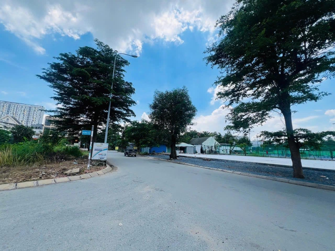 Quá Rẻ ! Bán Căn Bt Nam Long Q9 - Đối Diện Global City - 240M2 - Giá Rẻ Chỉ Nhỉnh 83 Triệu/M2