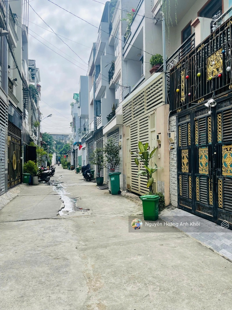 Bán Gấp Nhà 5 X 20M, 100M2, 3 Tầng , Hẻm Xe Hơi Phạm Văn Đồng Thông Thoáng, Nhà Mới Ở Ngay