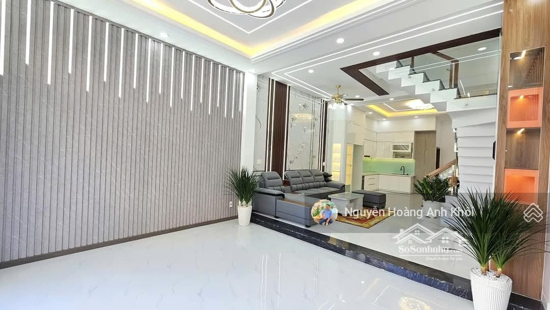 Bán Gấp Nhà 5 X 20M, 100M2, 3 Tầng , Hẻm Xe Hơi Phạm Văn Đồng Thông Thoáng, Nhà Mới Ở Ngay