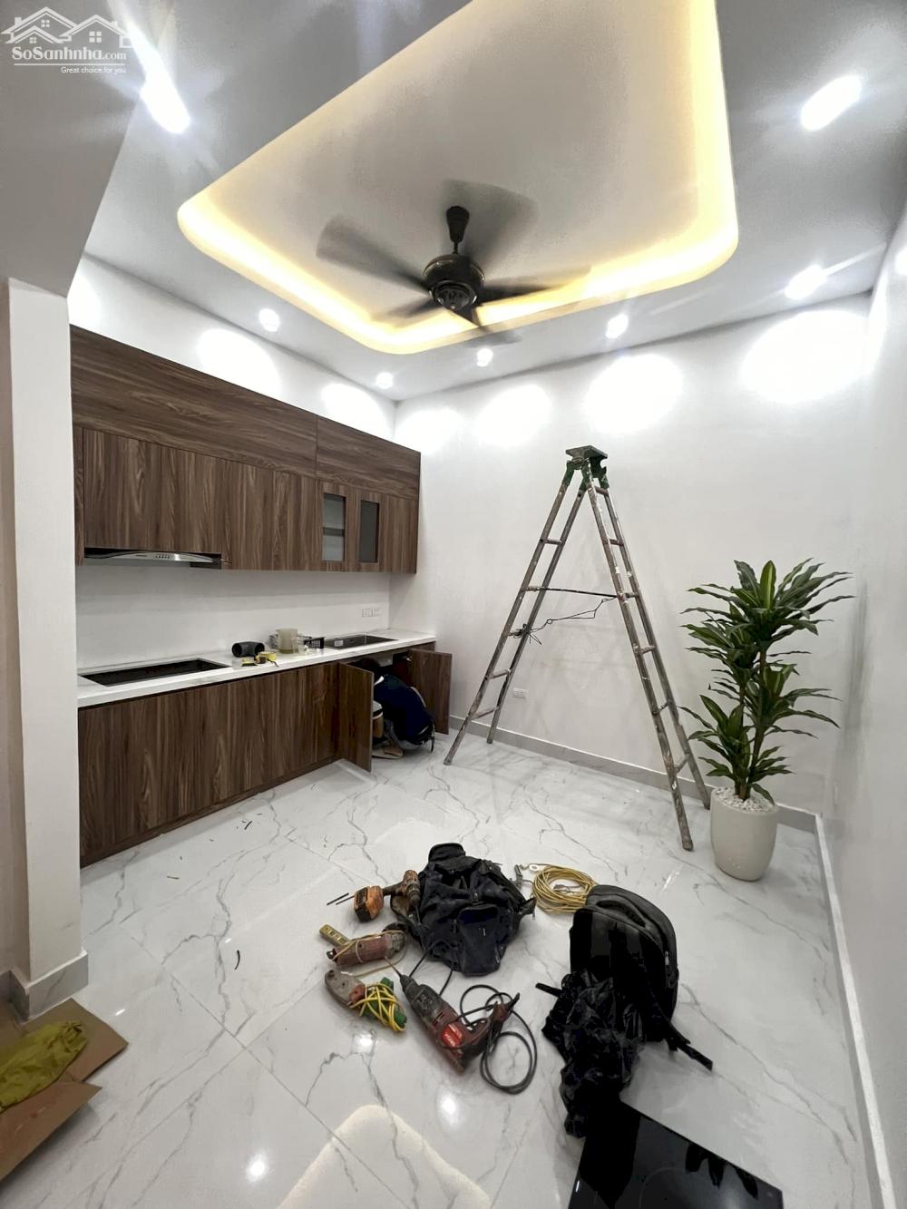BÁN NHÀ 5 TẦNG GẦN NGÃ TƯ XÃ ĐÀN – TRUNG PHỤNG, NGÕ THÔNG, NHÀ 5 TÂGF ĐẸP Ở NGAY.