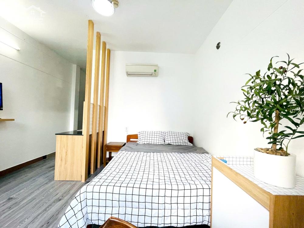Bán Nhà Mặt Tiền Số: 150 Hoa Lan, Phường 2, Quận Phú Nhuận. DT: 4 x 16m - 4 Tầng.
