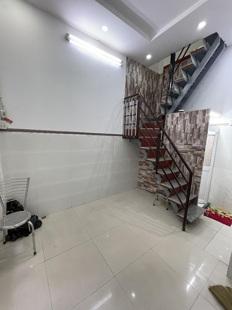 Bán Nhanh Căn 1 Trệt + 1 Lầu + 1 Lửng Quận Tân Bình Chỉ 2.4 Tỷ