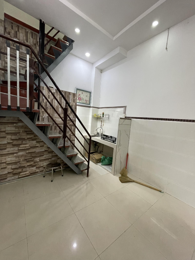 Bán Nhanh Căn 1 Trệt + 1 Lầu + 1 Lửng Quận Tân Bình Chỉ 2.4 Tỷ