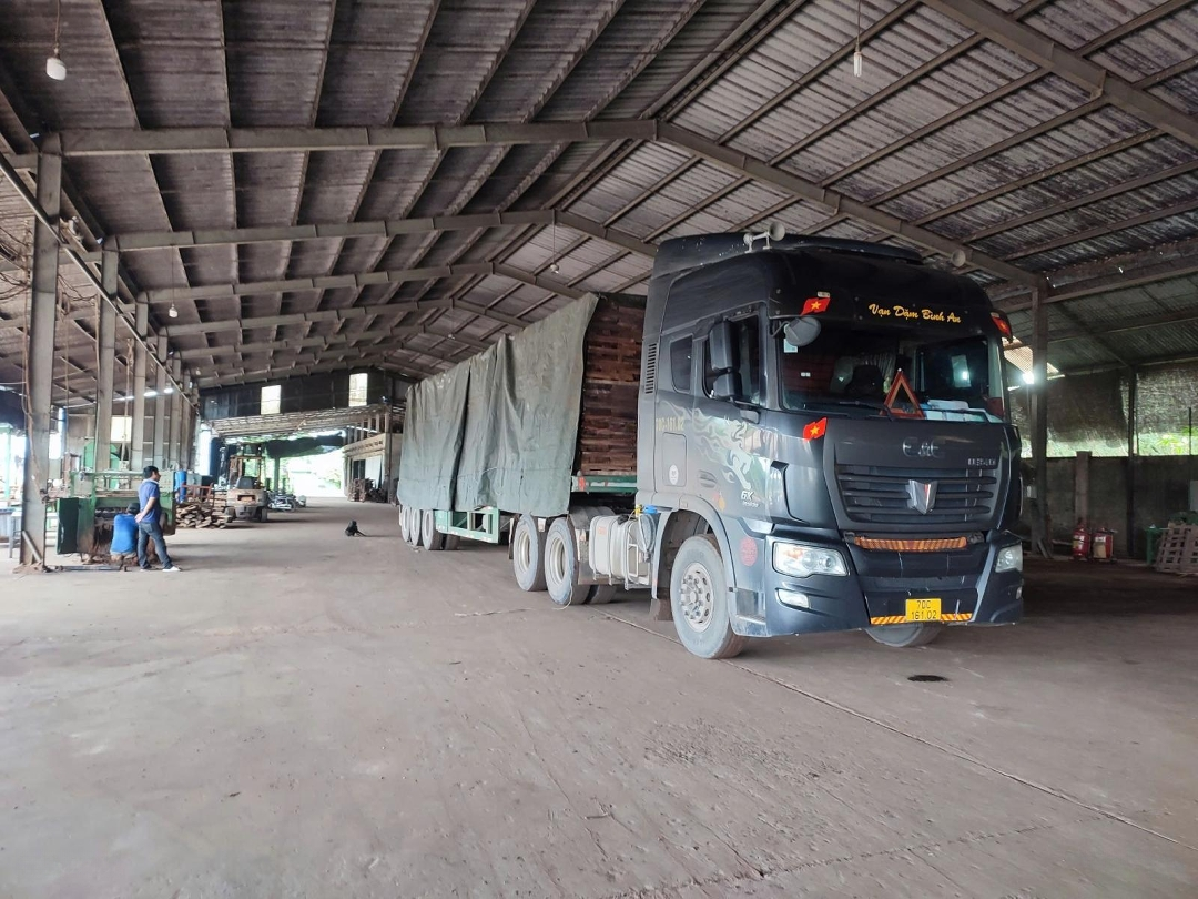 Bán Nhà Xưởng Đang Hoạt Động Kèm Toàn Bộ Máy Móc Của Sẻ Gỗ, Giá Rẻ