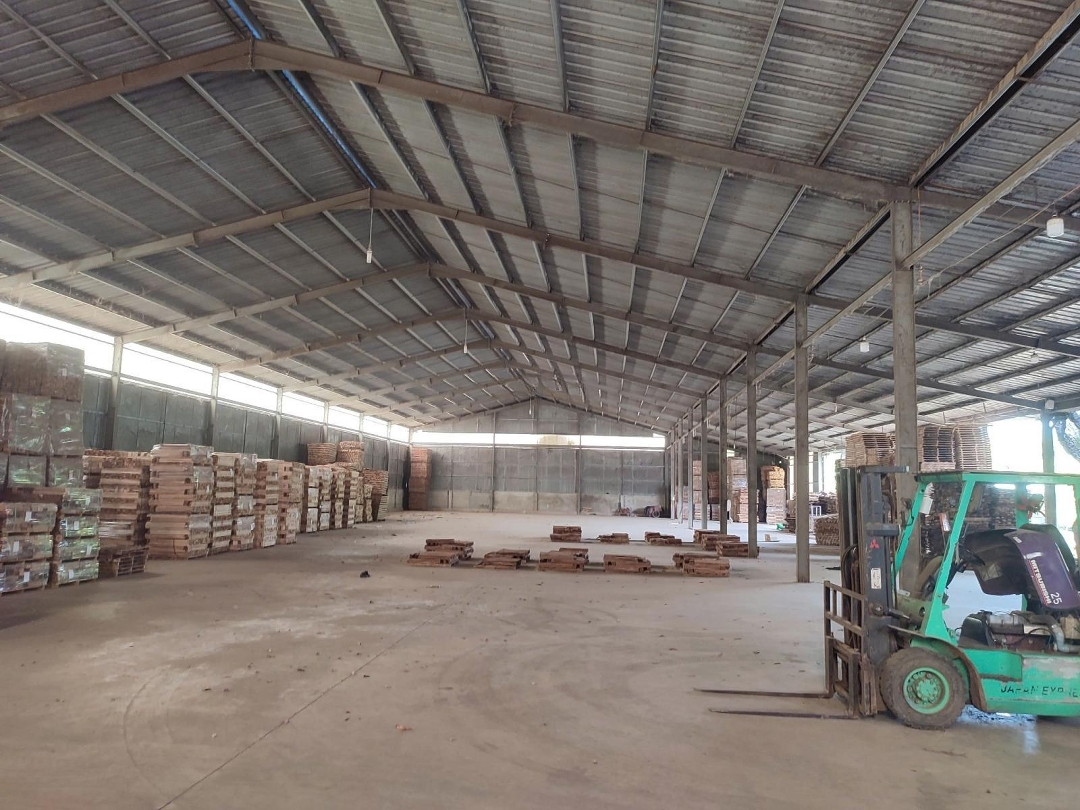 Bán Nhà Xưởng Đang Hoạt Động Kèm Toàn Bộ Máy Móc Của Sẻ Gỗ, Giá Rẻ