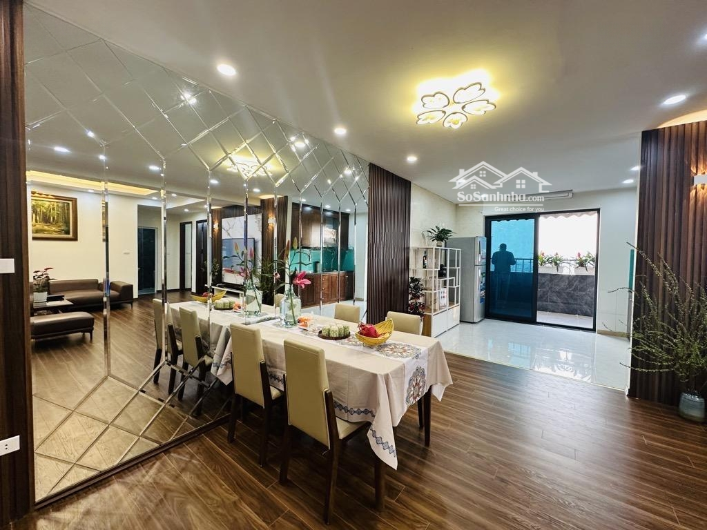 Bán Chung Cư Việt Hưng - Lô Góc Tầng Đẹp - View Triệu Đô - Diện Tích 110M, Giá Chỉ 4,895 Tỷ