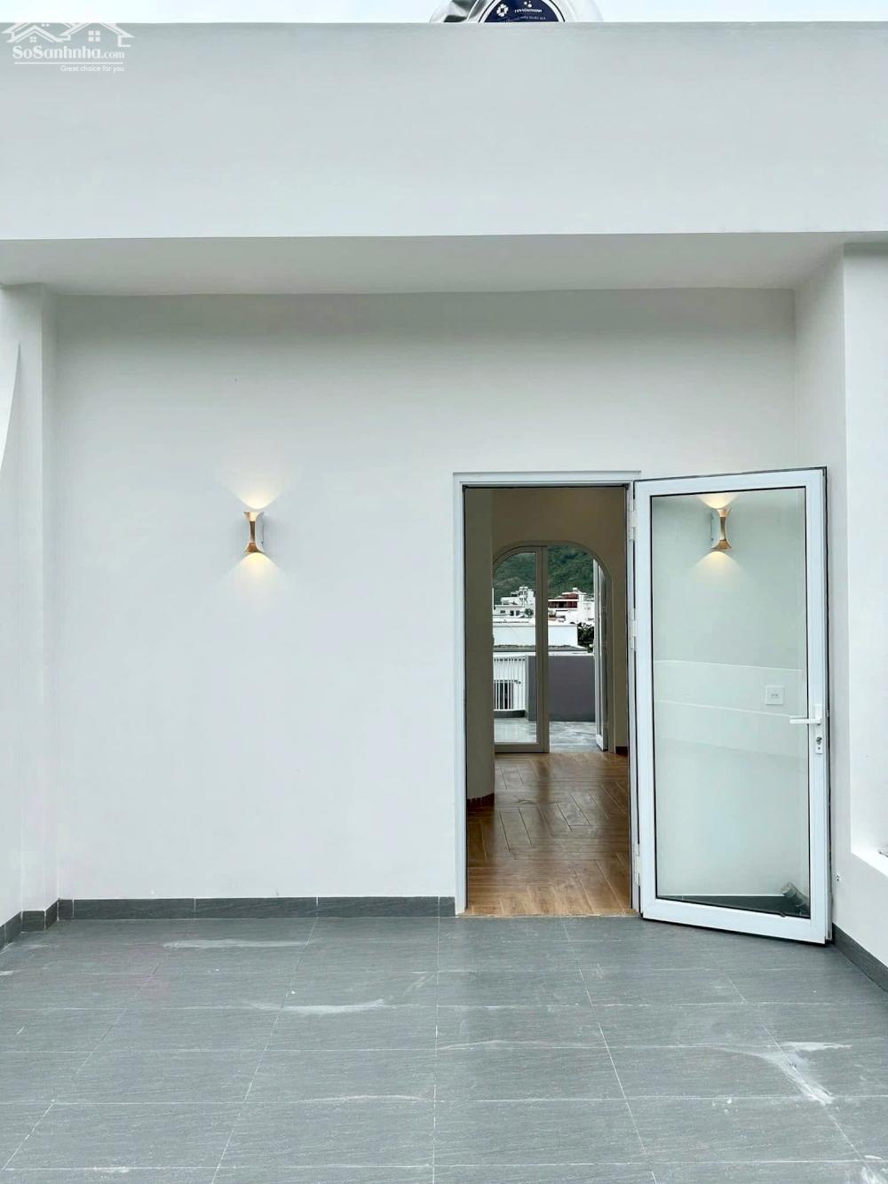 BÁN NHÀ 3 TẦNG MỚI XÂY - FULL NỘI THẤT - GẦN BIỂN  Vị trí: đường Triệu Quang Phục, P. Vĩnh Hoà, Nha Trang. Diện tích đất: 60m² (sổ công nhận 52,6m²