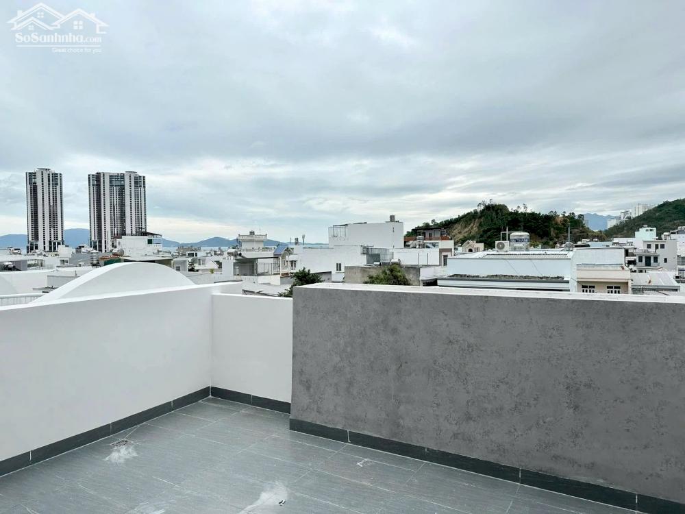 BÁN NHÀ 3 TẦNG MỚI XÂY - FULL NỘI THẤT - GẦN BIỂN  Vị trí: đường Triệu Quang Phục, P. Vĩnh Hoà, Nha Trang. Diện tích đất: 60m² (sổ công nhận 52,6m²