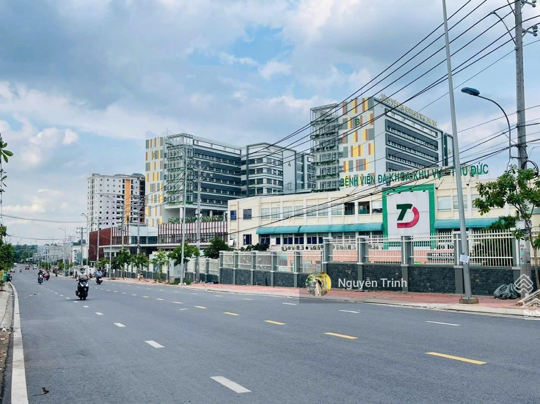 7 Tỷ Nhỉnh Nhà 3 Tầng Siêu Đẹp -Có Gara Ôtô, Nội Thất Cao Cấp,Gần Bệnh Viện Đa Khoa Thủ Đức.ở Ngay