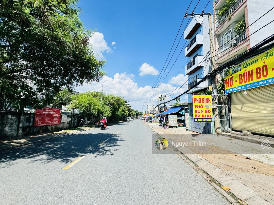 7 Tỷ Nhỉnh Nhà 3 Tầng Siêu Đẹp -Có Gara Ôtô, Nội Thất Cao Cấp,Gần Bệnh Viện Đa Khoa Thủ Đức.ở Ngay