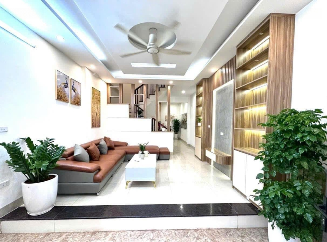 Bán Nhà Trần Cung .Diện Tích52M2 , 4 Tầng . Giá 9.1 Tỉ. Ngõ Nông Thông .