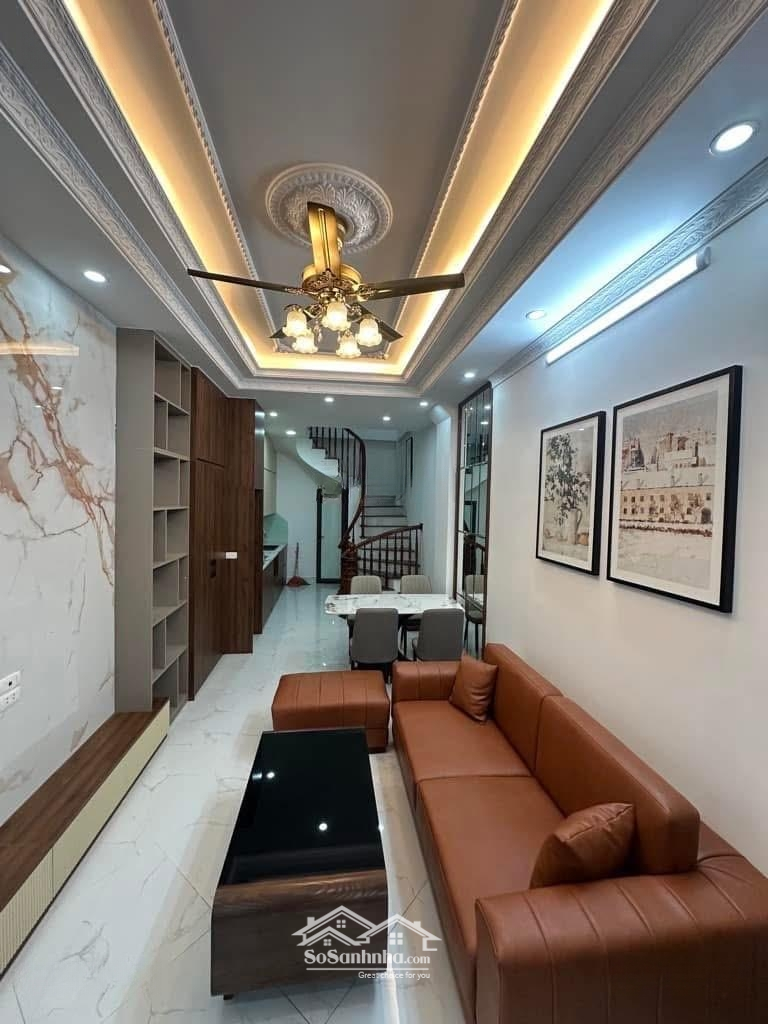 3 Bước Ra Phố - Nội Thất Vượt Trội - Trung Tâm Phố Đông Thiên. Diện Tích: 36M- 5 Tầng- Giá Bán 7,48 Tỷ.
