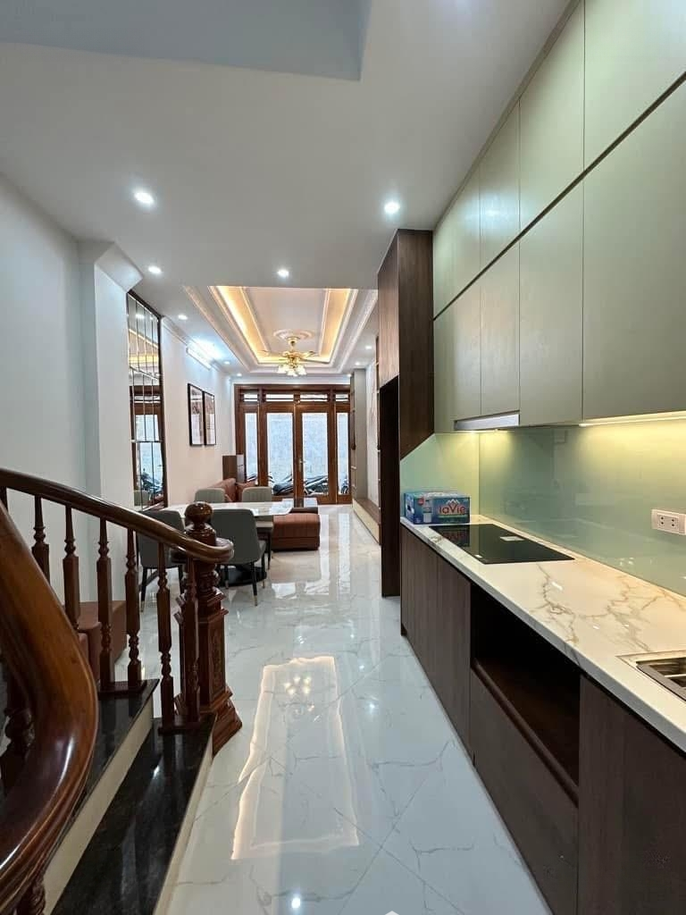 3 Bước Ra Phố - Nội Thất Vượt Trội - Trung Tâm Phố Đông Thiên. Diện Tích: 36M- 5 Tầng- Giá Bán 7,48 Tỷ.