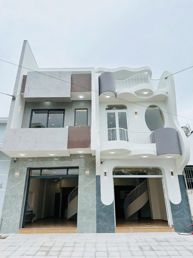 Bán Nhà 3 Tầng Mới Đẹp - Khu Bến Du Thuyền Quốc Tế, Vĩnh Hoà, Nha Trang. Sổ Đỏ Giá Chỉ 4 Tỷ 900 Triệu.