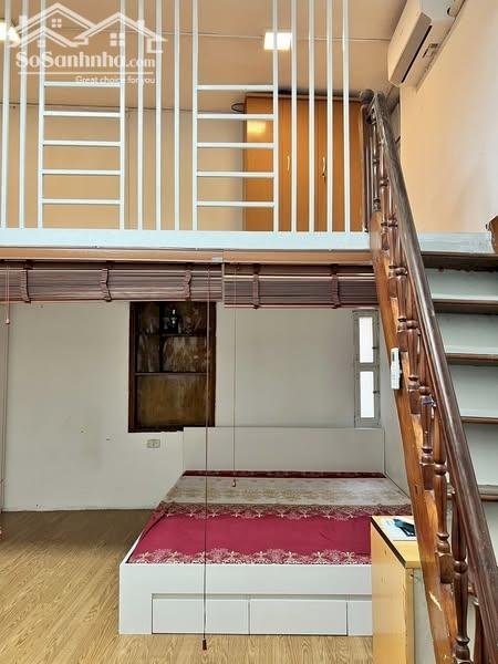 Cho thuê căn hộ Tầng 2 Tập thể  Phố Hàng Quạt 60m2, 2 ngủ,  Full đồ, 9 Triệu/tháng.