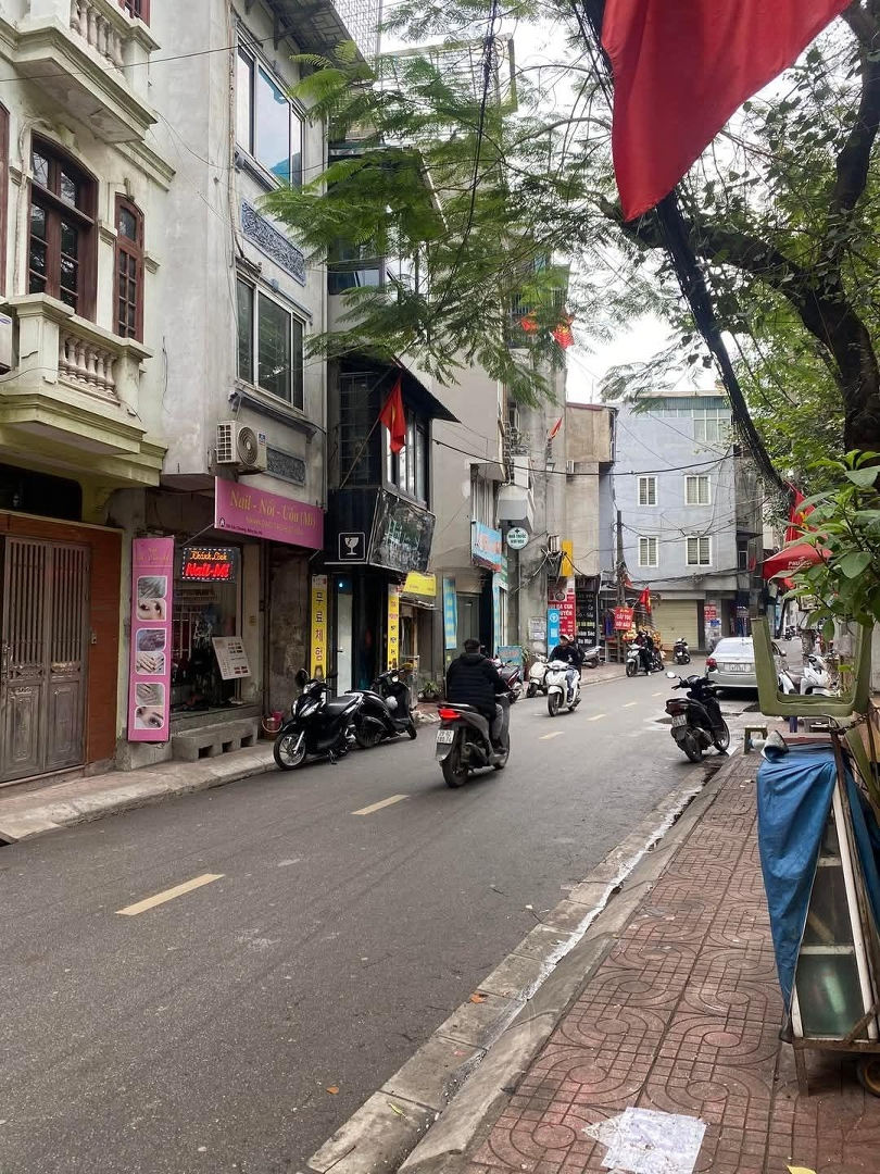 Giá Rẻ! Đủ Công Năng Sinh Hoạt Cho Gia Đình Nhỏ. 2.2 Tỷ Căn Hộ Tập Thể Văng Chương - 50M2 2 Phòng Ngủ1Wc