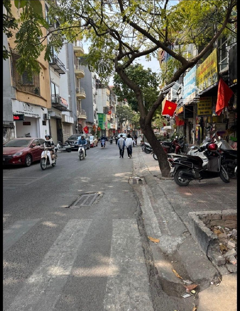 Ô Tô Tránh - Khu Vực Phân Lô - Vỉa Hè Rộng - Kinh Doanh - Đường Thông - 90 M2 - Ngọc Trì