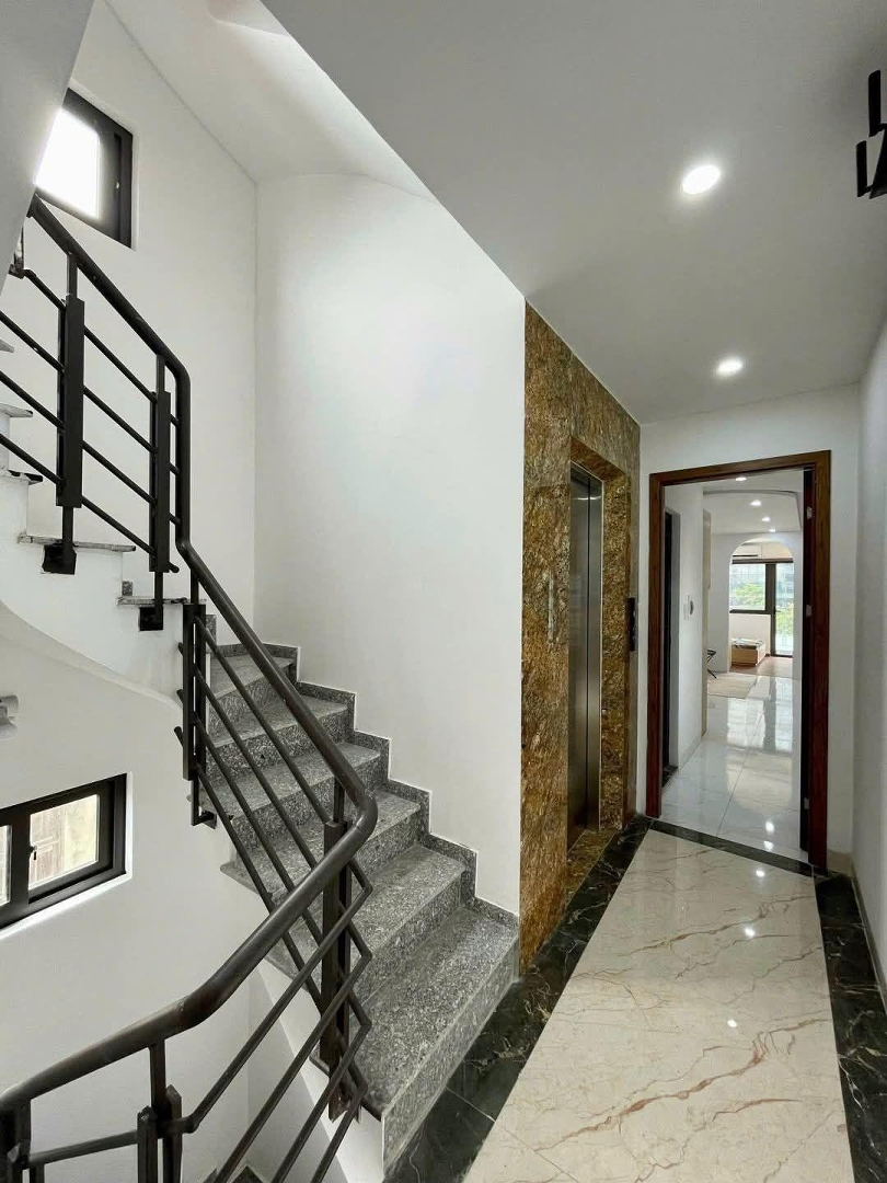 Tòa Nhà 8 Tầng Phố Giảng Võ- Diện Tích 80M2- Thang Máy- 2 Thoáng Trước Sau- 30M Mặt Phố - 16.6 Tỷ