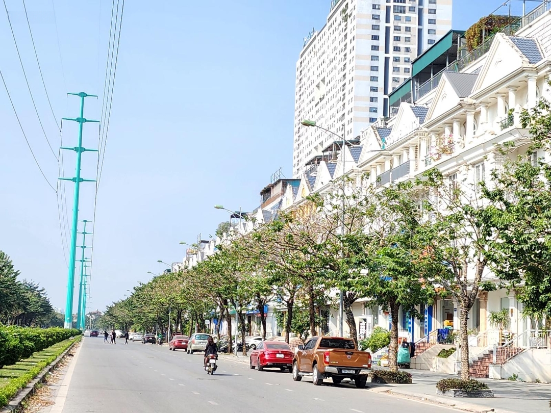 Bán Shophouse Đường Đôi 40M Thành Phố Giao Lưu, Vỉa Hè 8M, Kd Đỉnh 120* 6T